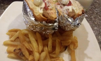 Status Restaurant food