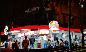 Los Perritos Comidas Rapidas outside