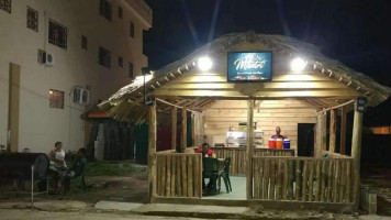 Cafetería Bbq Mautri Dentro