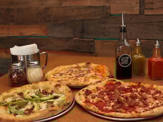 450° Grados Pizza A La Leña