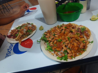 Tacos Y Lonches El Cosio