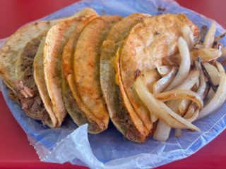 Tacos De Barbacoa El Che Mesie