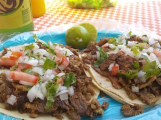 Tacos De Carne Asada El Chamaco