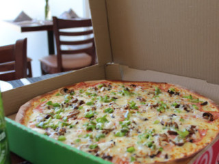 Cheese Pizza Plaza Capuchinas