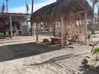 Veleros Beach Club