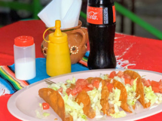 Tacos Rojos Villa Y Sus Dorados