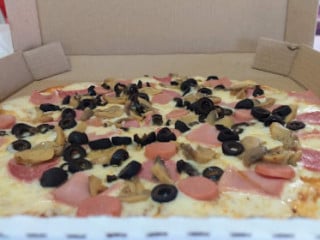 Padrinos Pizza