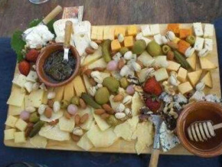 El Artesano Wine And Cheese At La Casa Zapote
