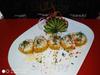 Sushi Roll And Roll