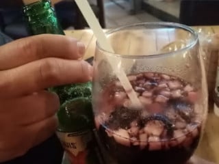 Siete Crudas Bebidas Y Comida