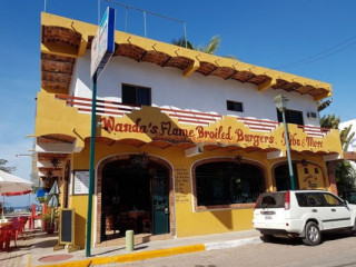 Wanda's Burgers And Ribs, México