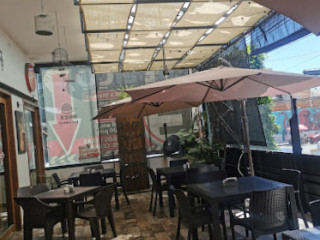 1200 Alto Café Restaurant Bar