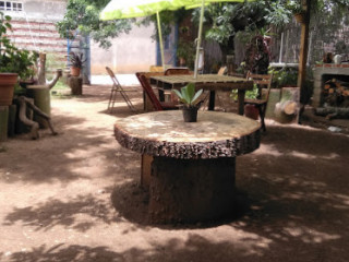 Cafeteria Y Jardin