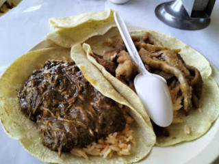 Tacos De Barbacoa De Res Y Puerco Don Rafa