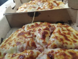 Yiyos' Pizza