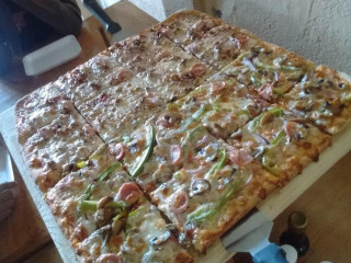 Canelo's Pizza