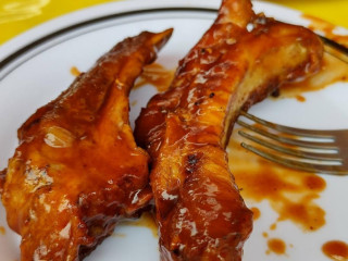 Costillas Y Pollos Al Carbón