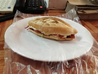 Jugos Y Tortas El Guero