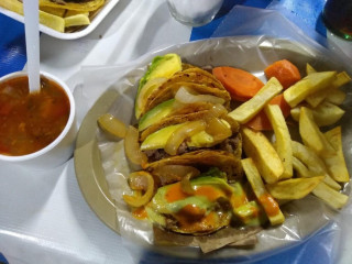 Tacos Y Tortas De Cecina Con Papas