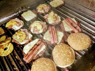 Hamburguesas Al Carbón El Gavillero