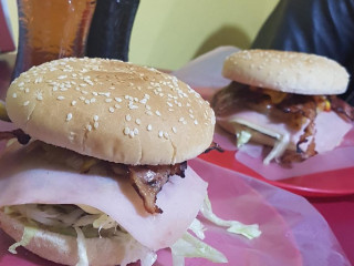 La Choza Hamburguesas Y Tacos