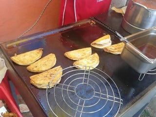 Menudo Y Tacos De Barbacoa Los Pinedo