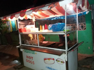 Hotdogs Y Hamburguesas El Santos Corona