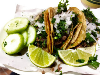 Tacos De Suadero Y Longanizs