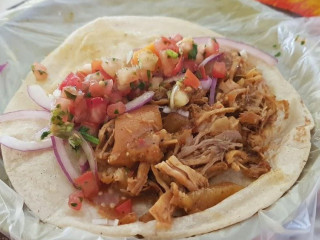 Carnitas Estilo Michoacan (frente Ala Gasolinera Del Cerrito De La Cal)