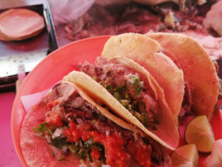 Tacos De Cabeza De Res Al Horno: El Compadre Güero