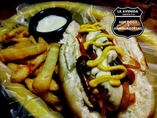 La Avenida Hot Dogs Hamburguesas