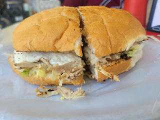 Lonchería Y Mariscos