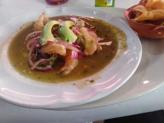 Caldos De Gallina Y Mariscos El Crucero