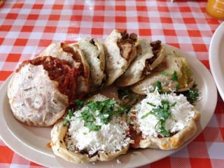 Enchiladas Y Gorditas La Divina Providencia Sucursal Universidad