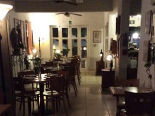 Petit Bistro