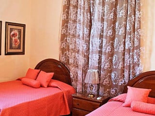 Hostal El Remediano (rent House)