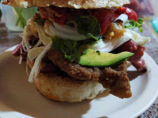 La Sonrisa, Tortas Y Cemitas