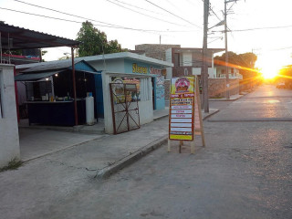 Tacos Y Tortas La Estrujada