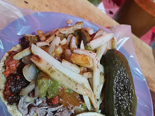 Tacos Y Burritos “el GÜero ” Chein