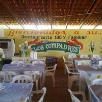 Familiar Los Compadres