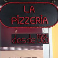 La Pizzeria Desde 1985 En Horno De LeÑa